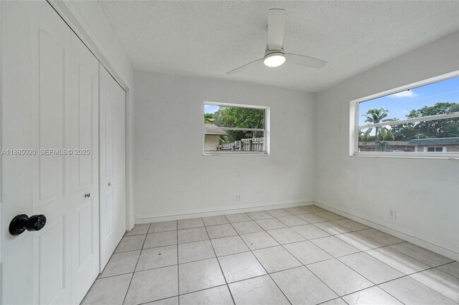 Building Photo - 849 SW 9th Ct