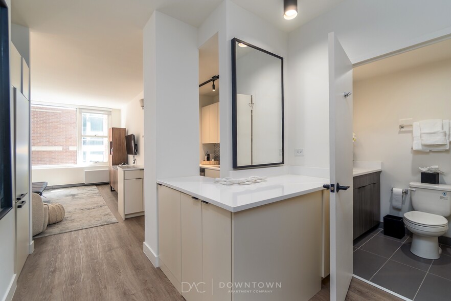Primary Photo - 6 E Chestnut St