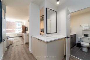 Building Photo - 6 E Chestnut St