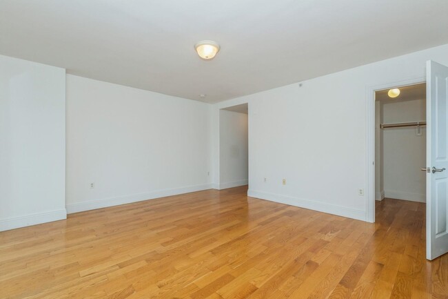 Building Photo - 125 43rd St