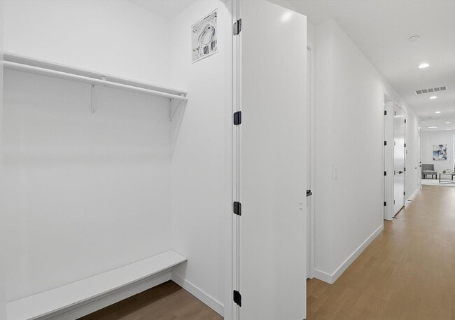 Building Photo - 5824 N Lincoln Ave