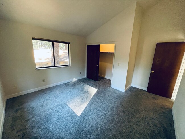 Building Photo - Spacious 4 bed 3 bath house for RENT in So...