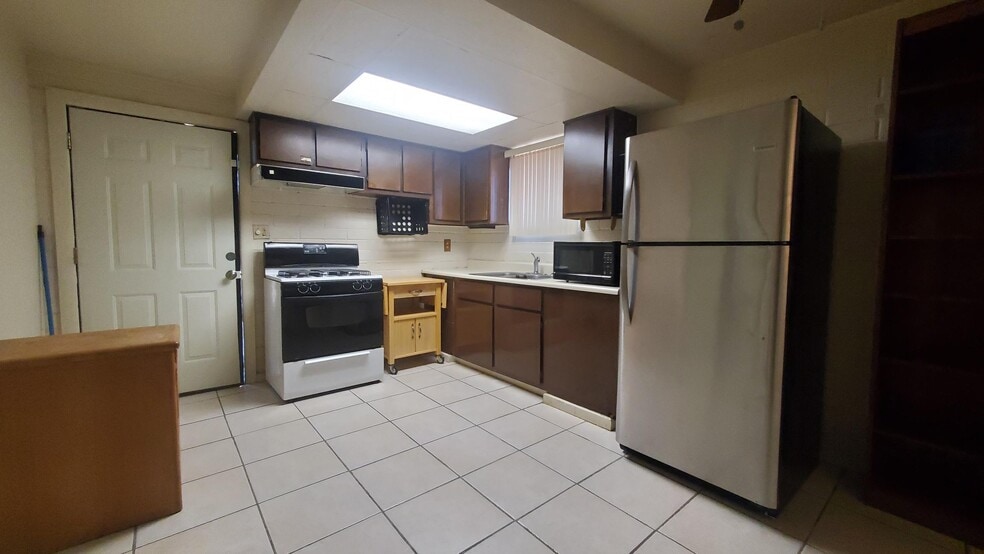 Building Photo - 822 W Rocalla Ave