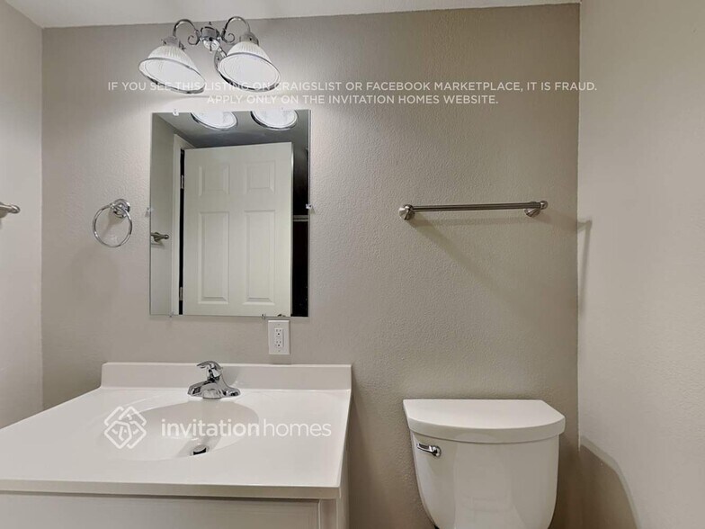 Building Photo - 8885 Cloverleaf Cir