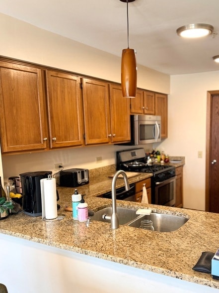 Building Photo - 1159 E Addison Ave