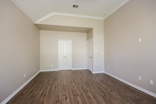 Building Photo - 28923 Hidden Lake W