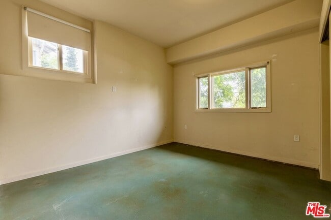 Building Photo - 1023 Oak Grove Dr