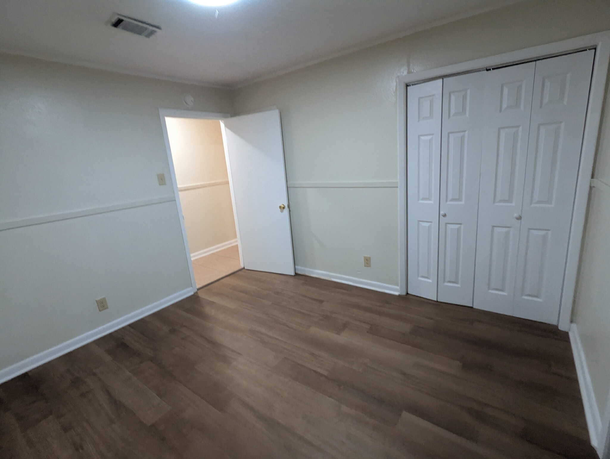 Building Photo - 1615 Dawnview Ln