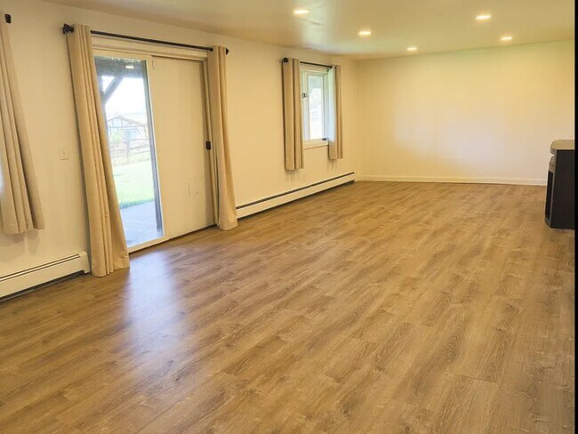 Building Photo - 8555 Piute Dr