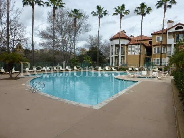 Building Photo - Mission Valley, 2220 Camino De La Reina #213 - Great Location Close to All!