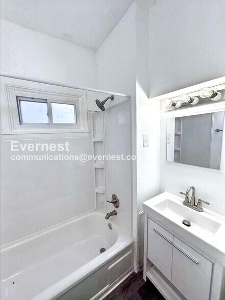 Building Photo - 1079 E 68th St