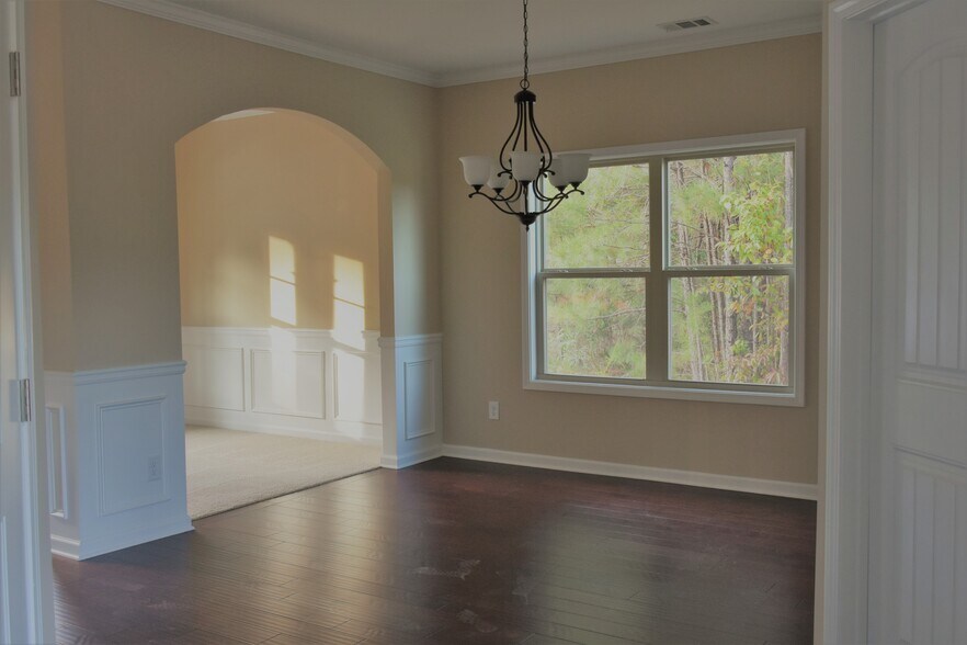 Formal dining room - 545 Tuscan Cove