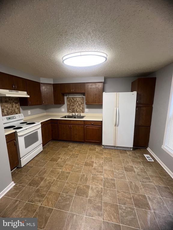 Building Photo - 1117 Davis St