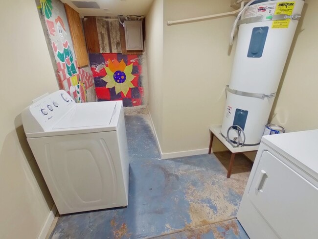 Building Photo - 962 NW Van Buren Ave