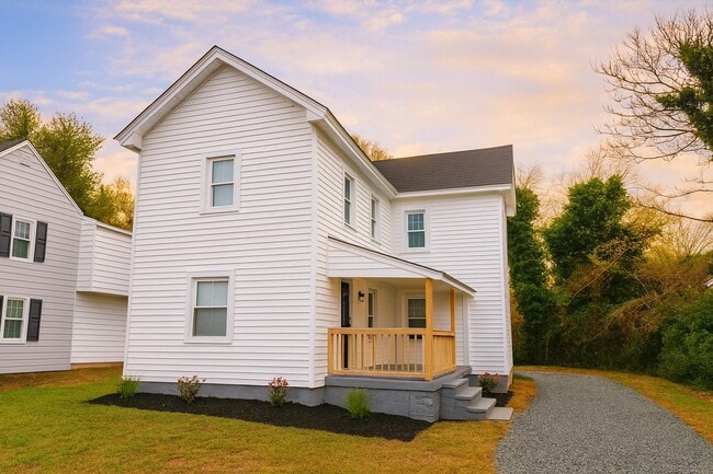 Primary Photo - 805 Lake St