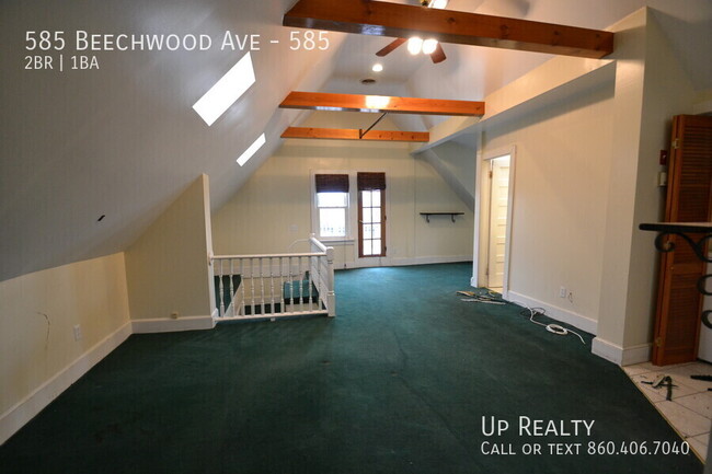 Building Photo - Spacious 2BR/1BA Apartment with Vaulted Ce...