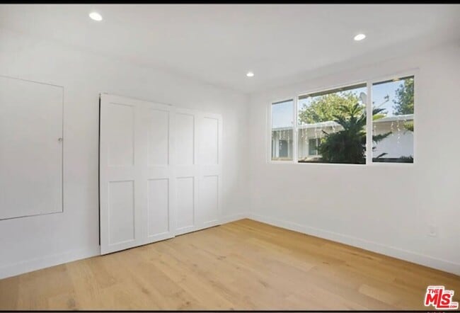 Building Photo - 7406 W 82nd St