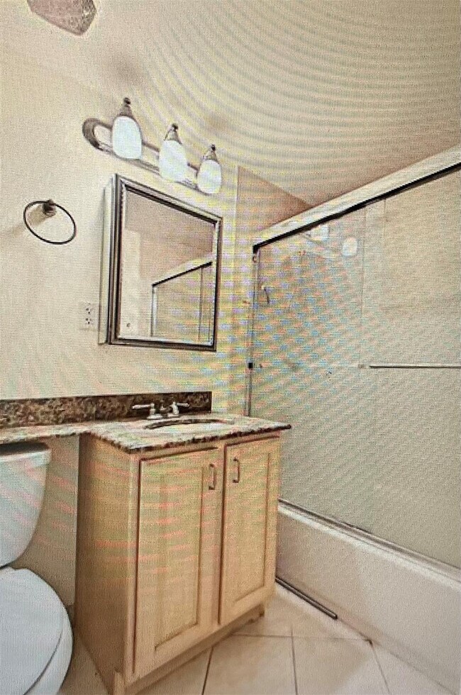 Building Photo - 924 SE 2nd St