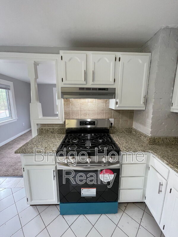 Building Photo - 2404 S 18th St