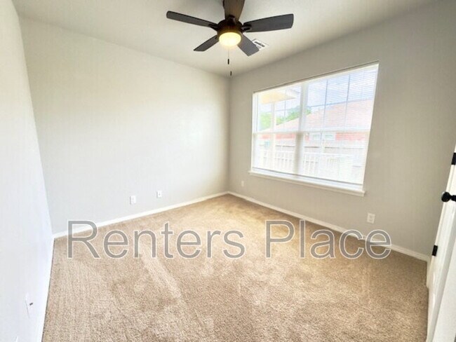 Building Photo - 3607 W Beech
