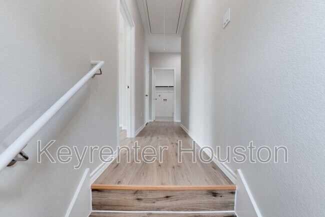 Building Photo - 8203 Woodlyn Rd