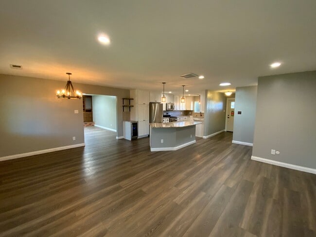 Building Photo - 3 Bedroom Single Story Home Available Near Louisiana Blvd NE & Candelaria Rd NE!