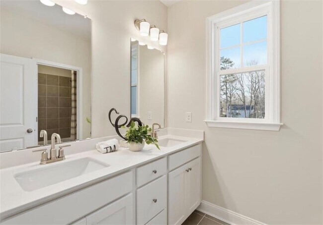 Building Photo - 2145 The Ln NE