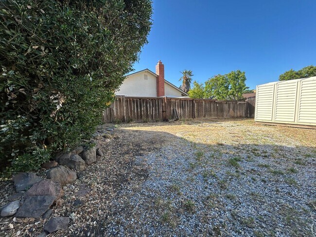 Building Photo - Beautifully Renovated 4 Bedroom 2 Bath Sin...