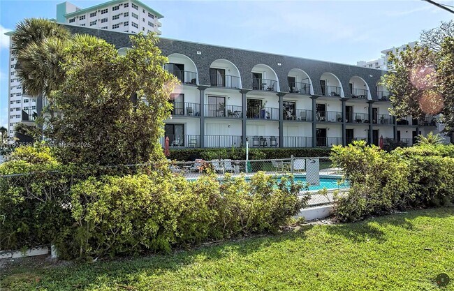 Building Photo - 4013 N Ocean Dr