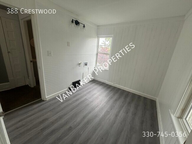 Building Photo - 388 Crestwood-