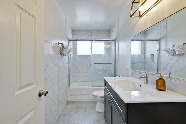 Building Photo - 4000 Rhoda Dr