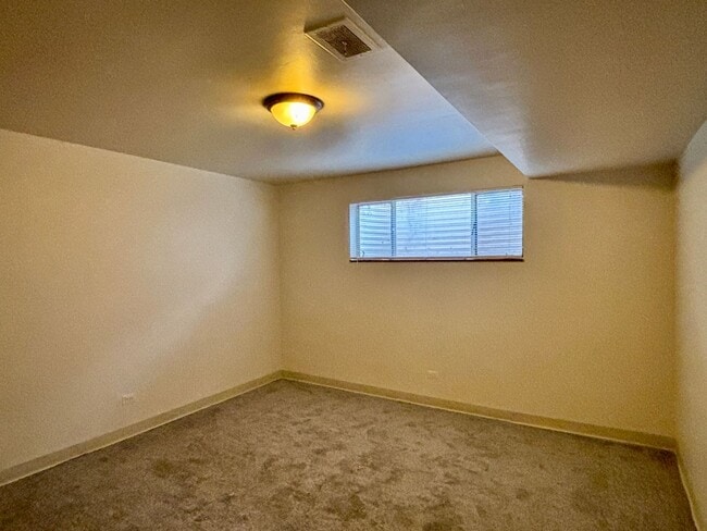 Building Photo - 3211 S Lincoln St