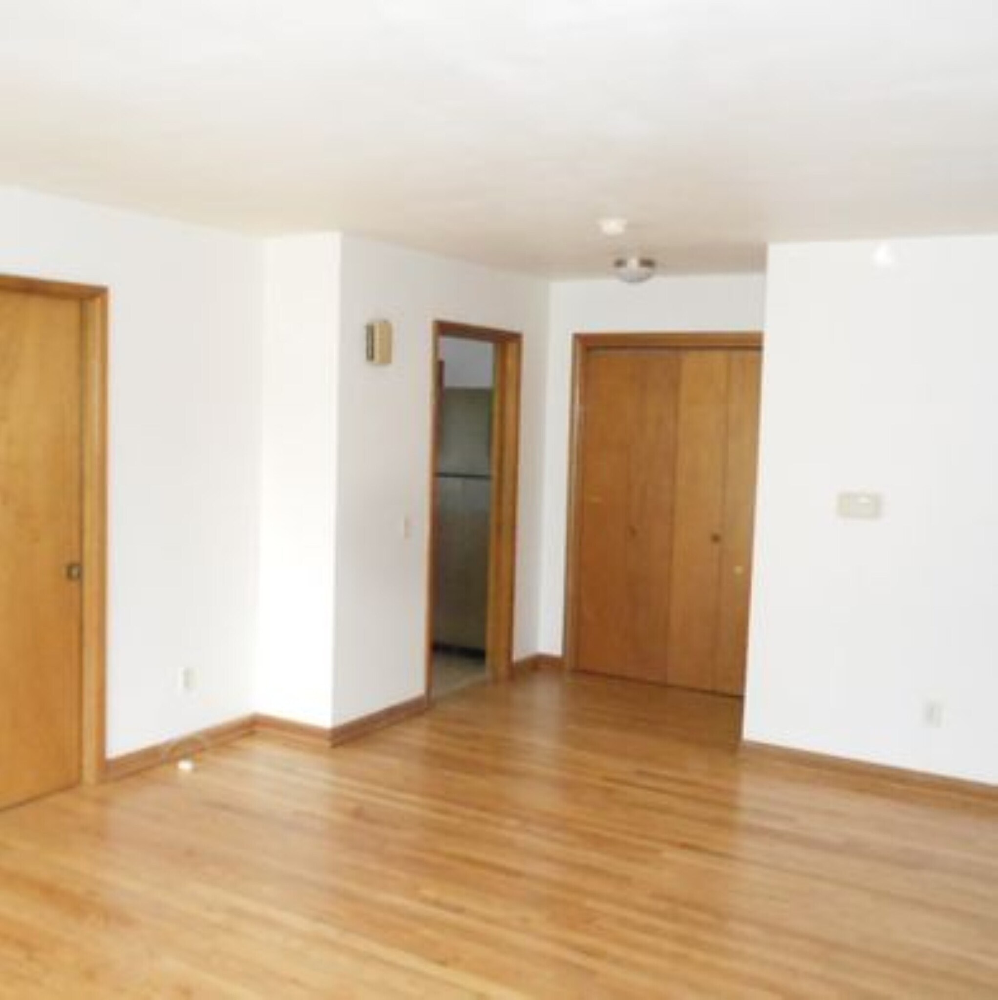 Building Photo - 112 E Dean Ave