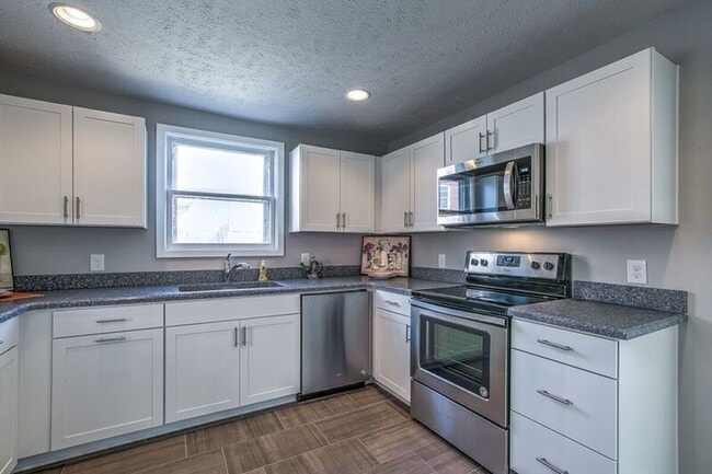 Building Photo - Newly Remodeled 1 Bed, 1 Bath House in Tre...
