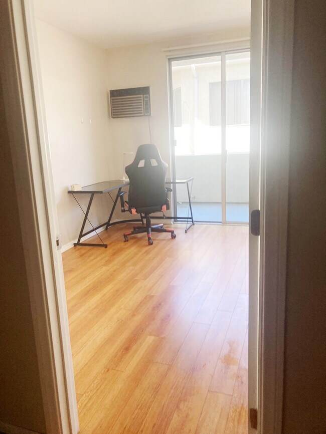 Building Photo - 1424 Amherst Ave