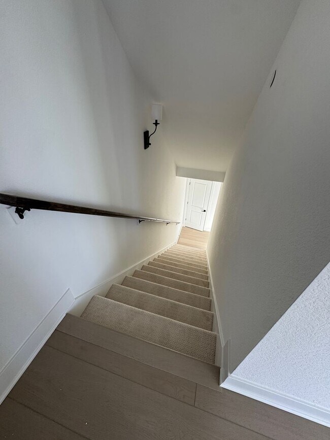 Building Photo - 707 Saddle Dr