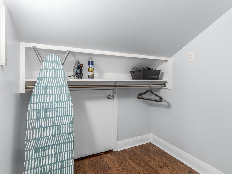 Building Photo - 5258 Washington St