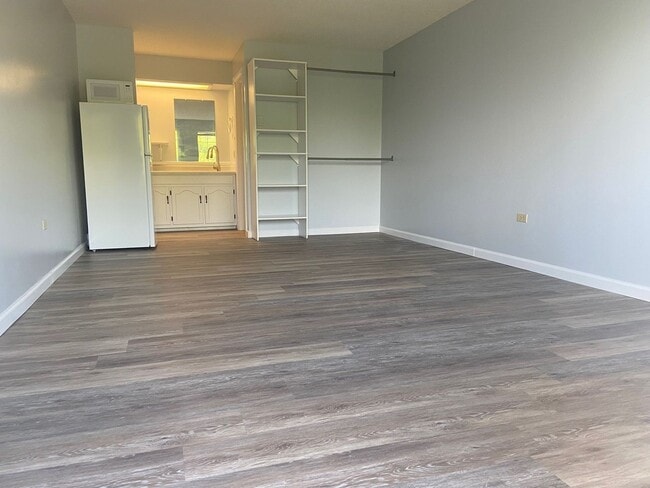Primary Photo - Studio Apartment in Hollister