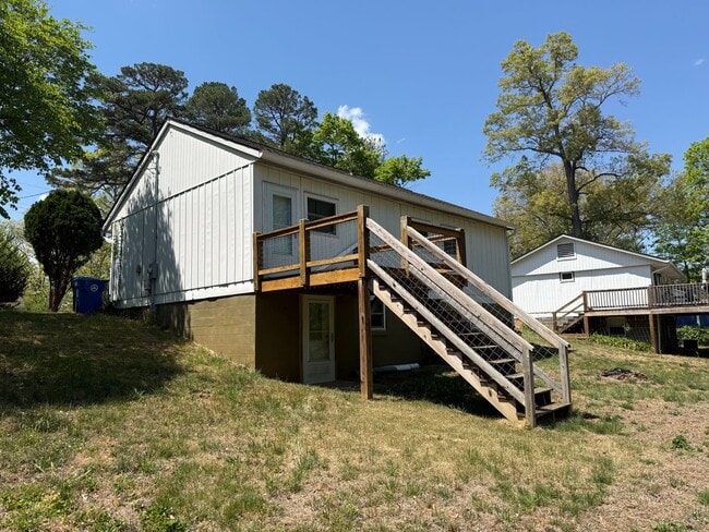 Building Photo - Cute 3 Bedroom, 2 Bath Home Near Asheville Mall