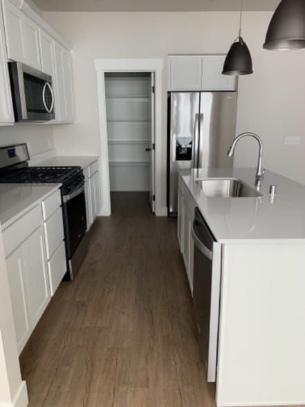 Building Photo - 6103 Farmstead Ave