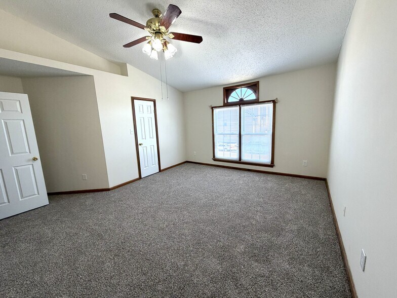 Building Photo - 1409 Sampson Ln