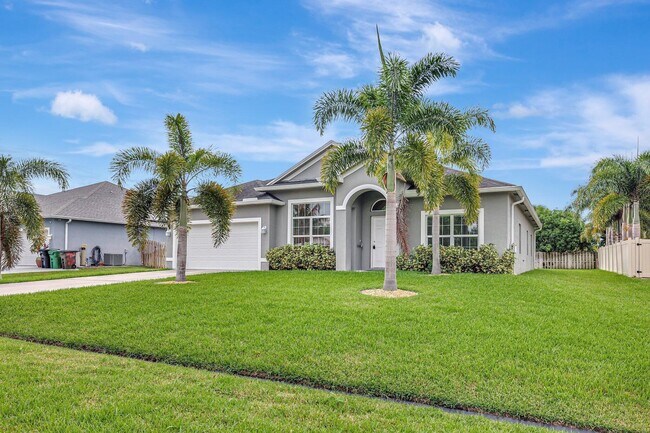 Building Photo - 348 SW Millard Dr