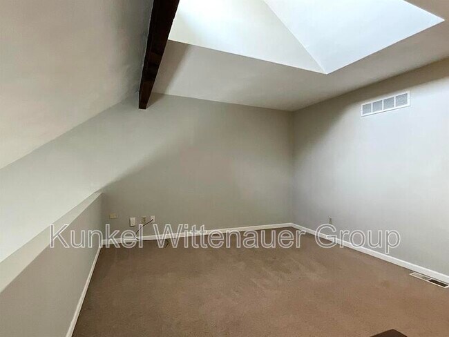 Building Photo - 435-7 Ponderosa Ave