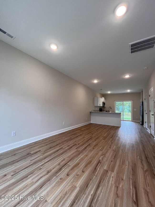 Building Photo - 160 Loren Rd