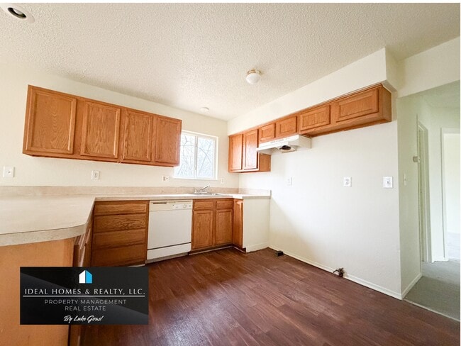 Building Photo - 2104 Flamingo Dr