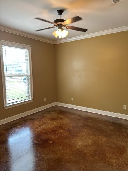 Building Photo - 111 Village Square Dr