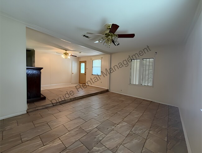 Building Photo - 335 N Baronne St
