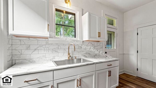 Building Photo - 1209 Rivermet Ave