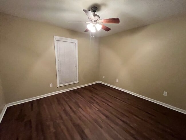 Building Photo - 5618 Emily Ln