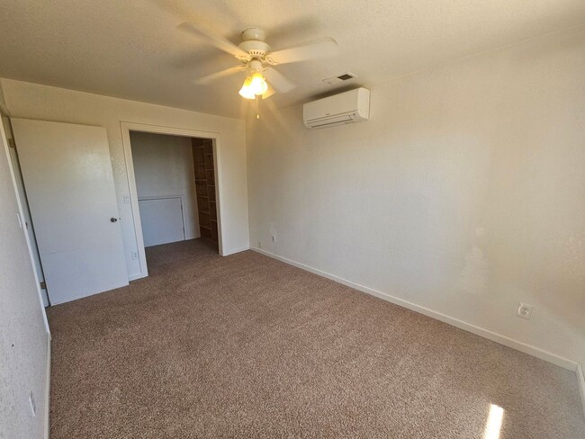 Building Photo - 19055 Ravenhill Rd